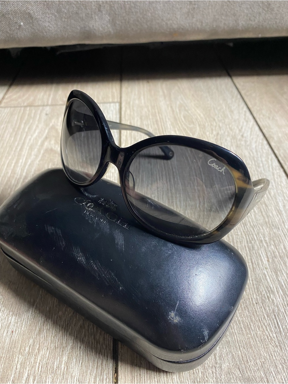 Vintage COACH Tortoiseshell Oval Sunglasses 2000s Y2K Chic w/ Case